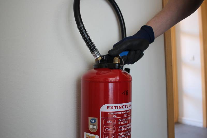 Pose extincteur à eau + additif